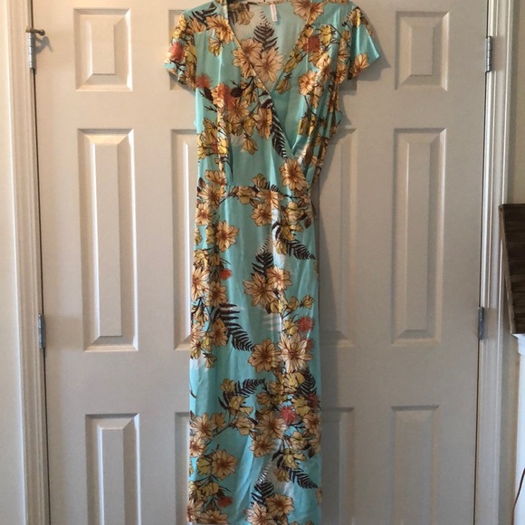 Xhilaration Dresses & Skirts - EUC 2X Floral Wrap Maxi